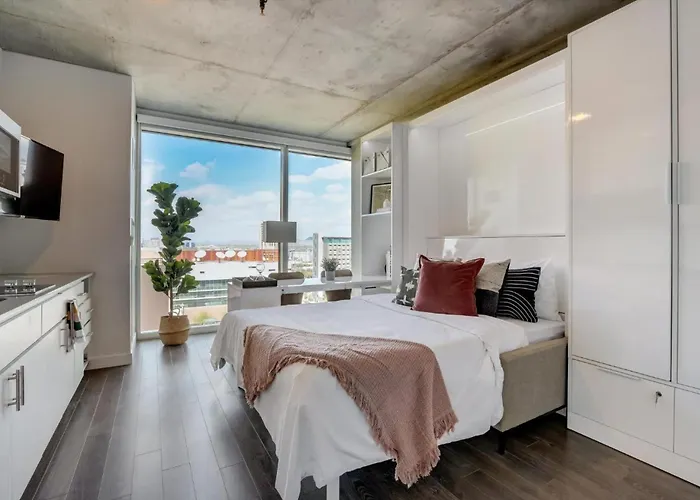Apartment Boulevard Highrise Stu Sky Pool Gym 40