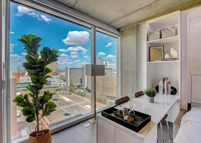 Boulevard Highrise Stu Sky Pool Gym 40 Apartment