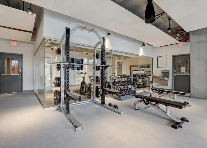 Boulevard Highrise Stu Sky Pool Gym 40 *