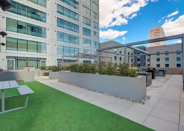Apartment Boulevard Highrise Stu Sky Pool Gym 40